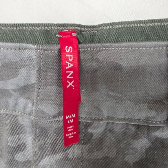 Spanx Camo On the Go Shorts - Size M - Picture 7 of 7